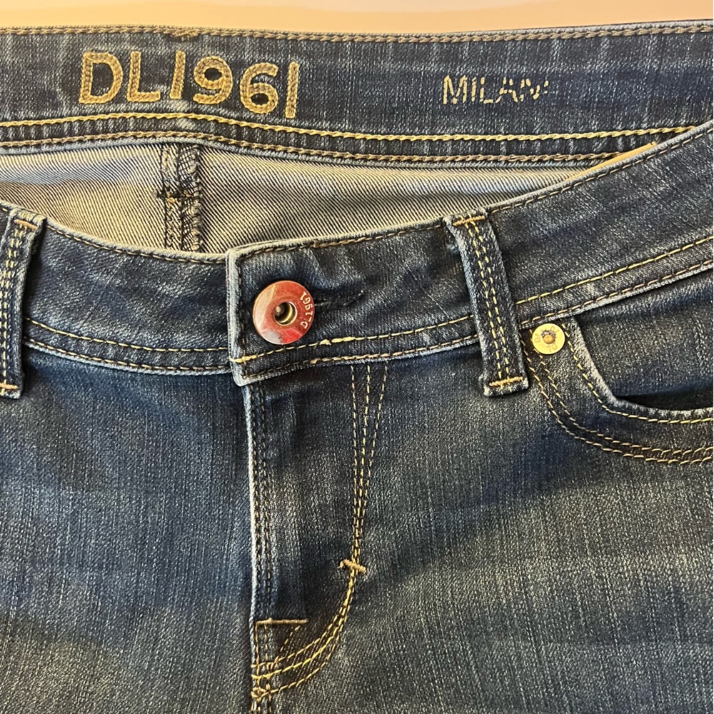 PREOWNED | DL1961 Premium Denim Jeans – Size 30 – Original Hem Restored